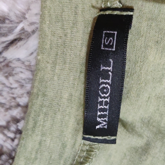 Miholl V-neck Rolled Sleeve Loose Fit Top - Picture 6 of 7